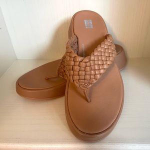 Fitflop Woven-Leather Platform Thong Sandals Women’s Size 8